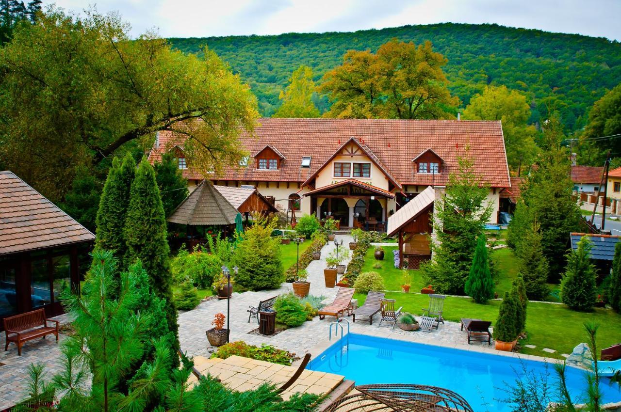 Aranygombos Fogado Hotel Telkibánya Buitenkant foto